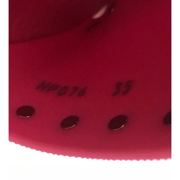 New Valentino Rockstud Pool Slides Pink SZ 35 - Picture 6 of 7